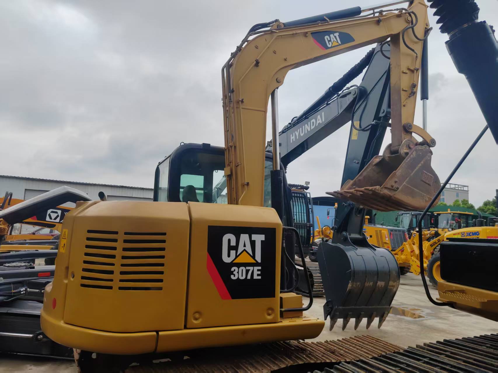Caterpillar 307D image 2