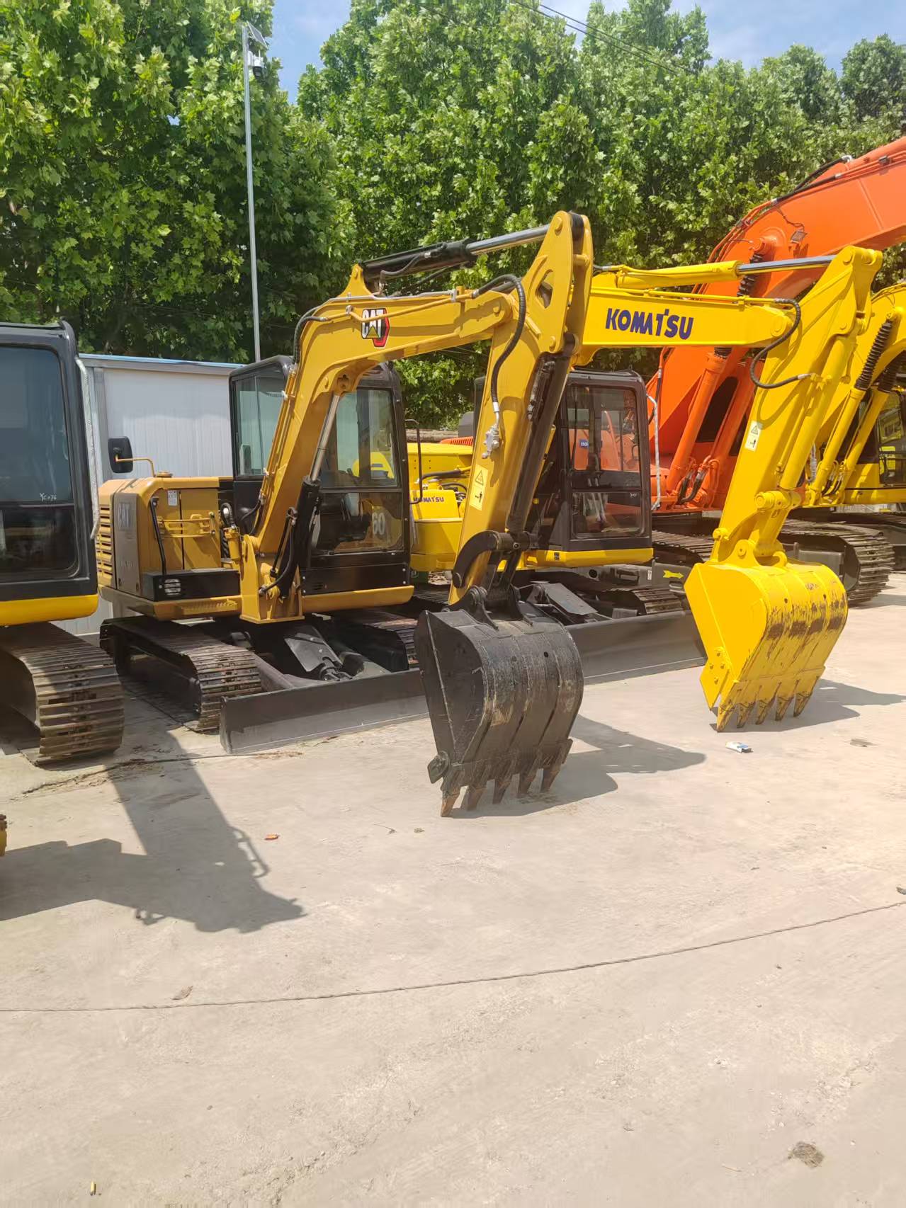 Caterpillar 305.5E2 image 3