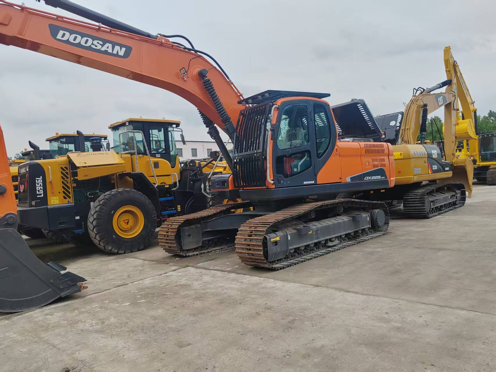 Doosan 225 2 image 2
