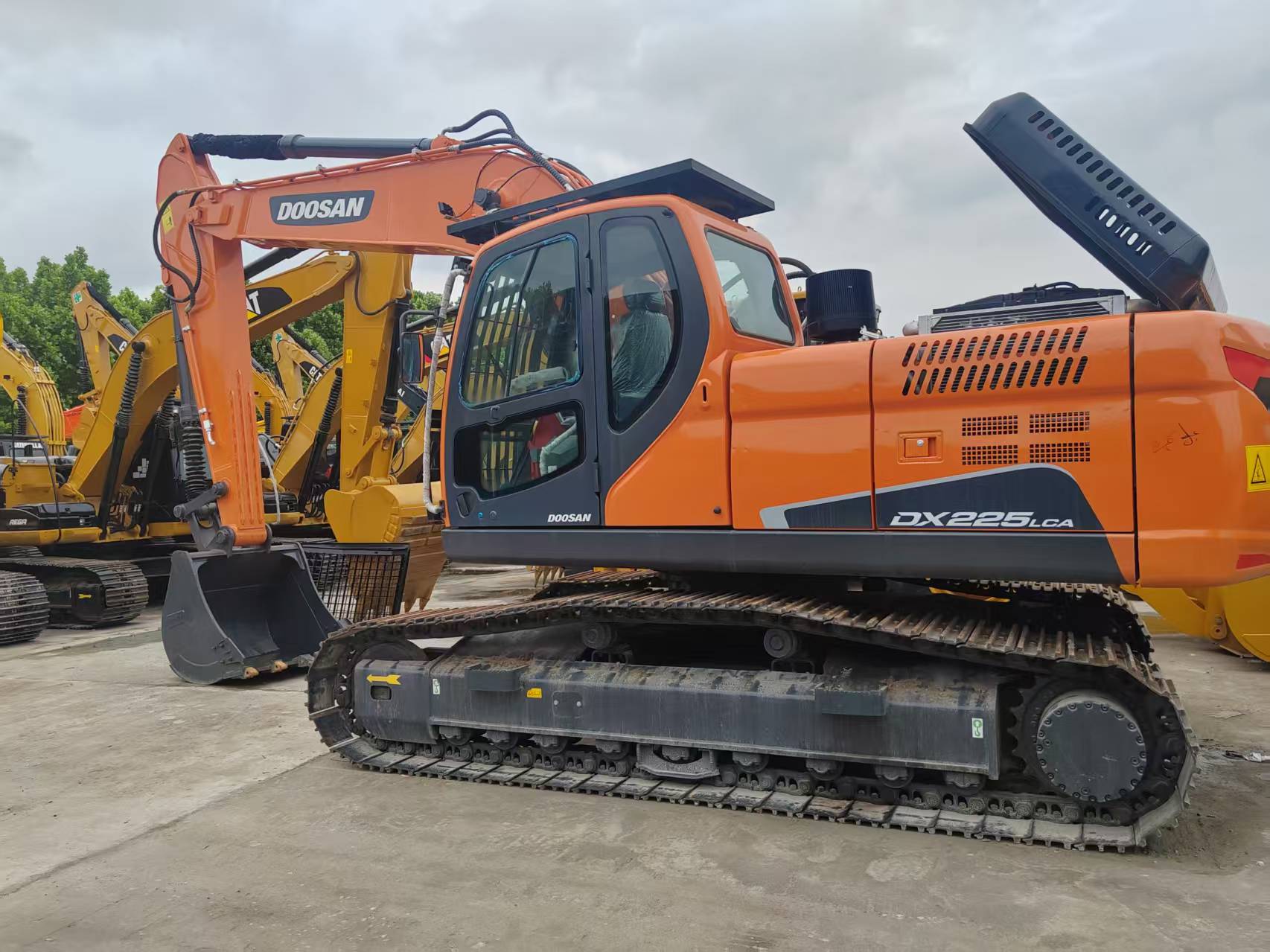 Doosan 225 2 image 6